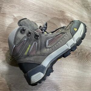Vasque Breeze 2.0 Woman’s Hiking Boots 7481